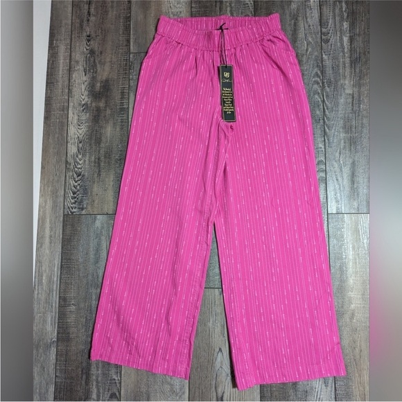 DG2 SoftCell Wide Leg Pants in Barbie Pink Petite Small - Picture 5 of 8